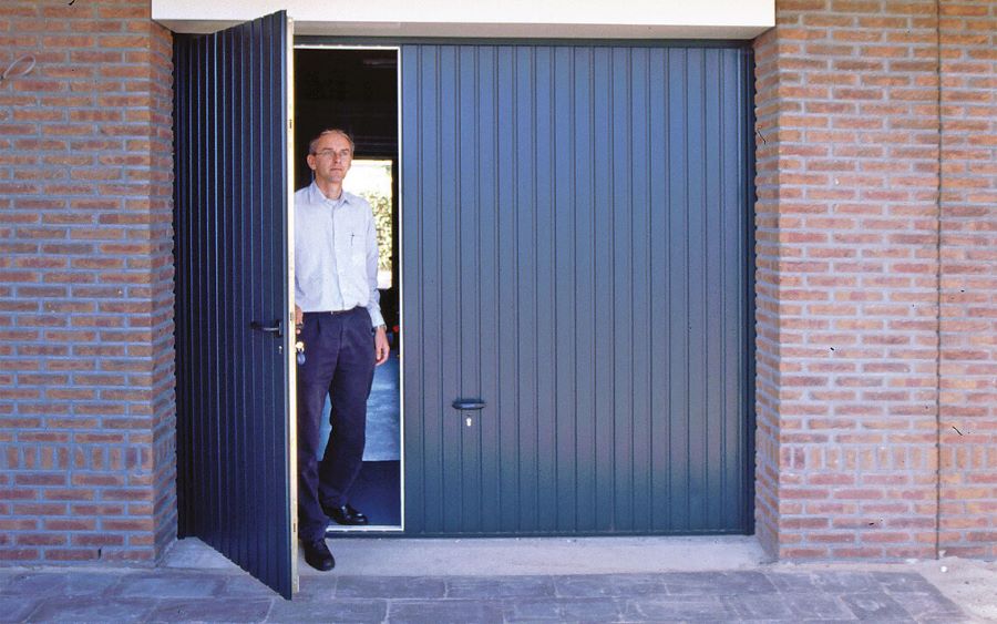 garagedeur met loopdeur